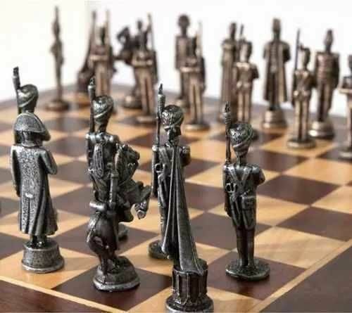 Jogo de xadrez histórico Batalha de Waterloo Napoleão (1) - Madeira,  Polistone - Catawiki